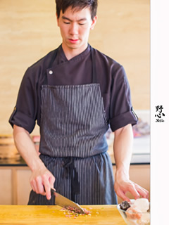 「野心 YASHIN BY TENYUU」のExecutive Sushi Chef セッツ・リッウェー氏